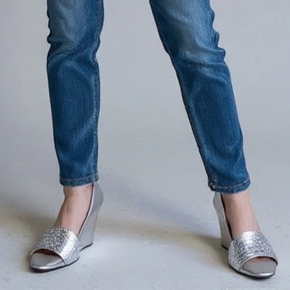 Michael Kors Womens Silver Metallic Peep Toe Wedge Sandals Heels Size 8.5M